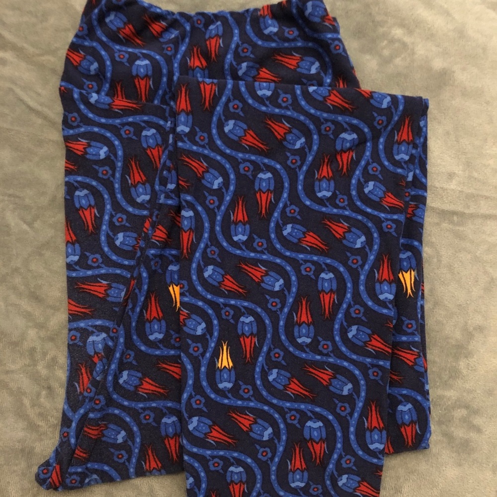LuLaRoe Tall & Curvy Leggings
